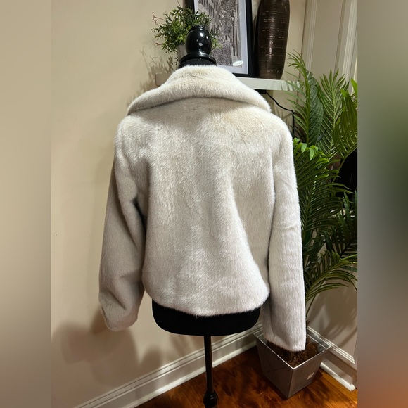 House of Harlow 1960 Faux Fur Creme Coat w/ Pockets Small - Picture 7 of 7